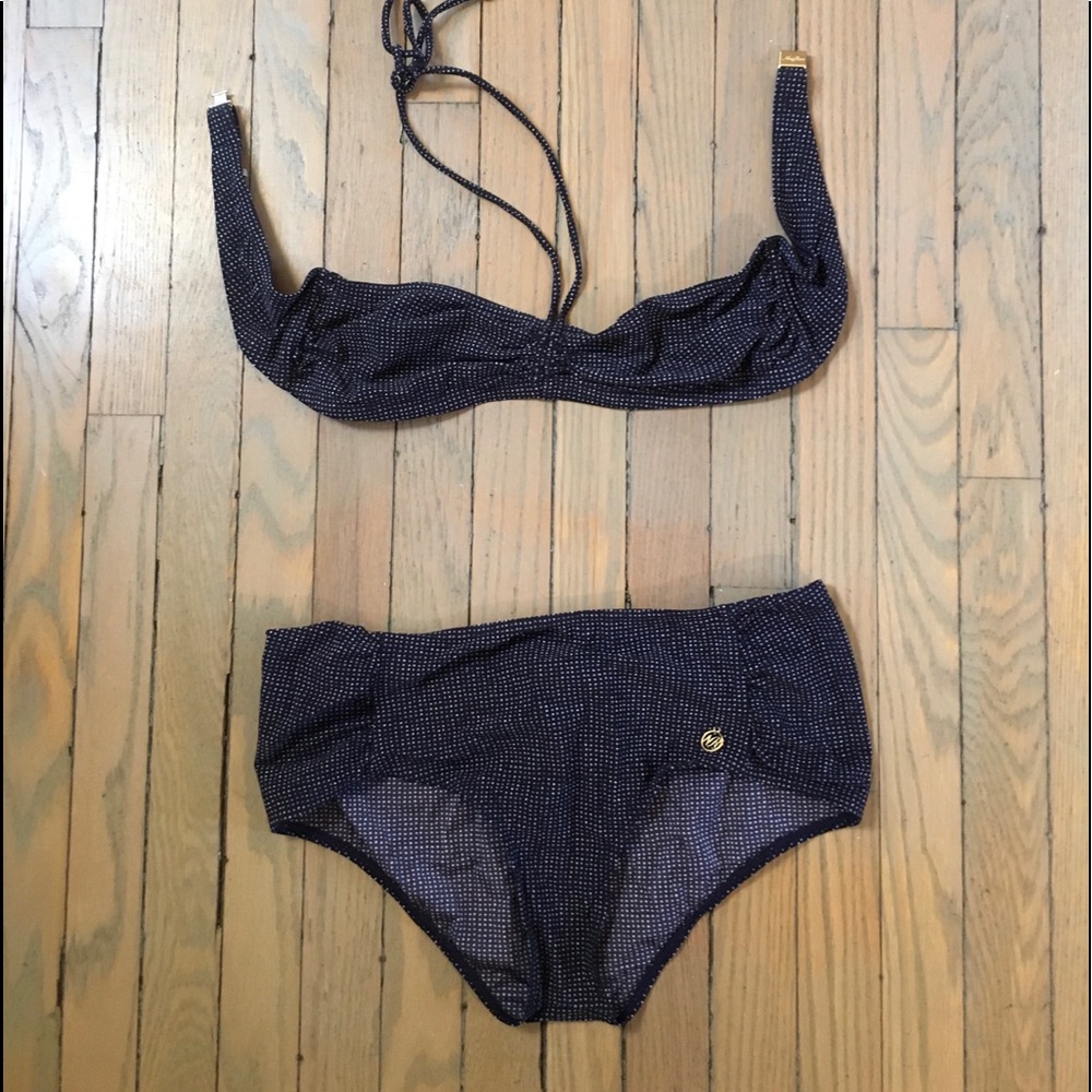 Bikini - Picture 1 of 5